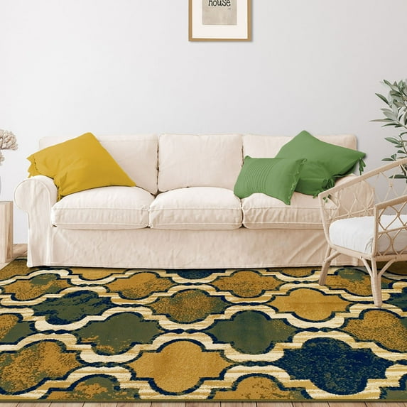 HomeRoots 487212 5 x 8 ft. Green Quatrefoil Power Loom Distressed Stain Resistant Rectangle Area Rug