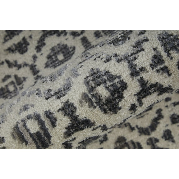 HomeRoots 512084 9 ft. Ivory Taupe & Gray Abstract Stain Resistant Round Area Rug