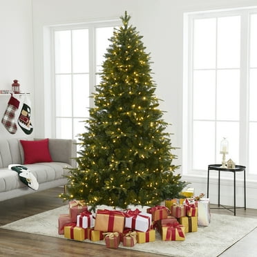 Traditional Artificial Fir Christmas Tree with Lights by Naomi Home-Base:Included,Color:Green,Size:6.5 ft