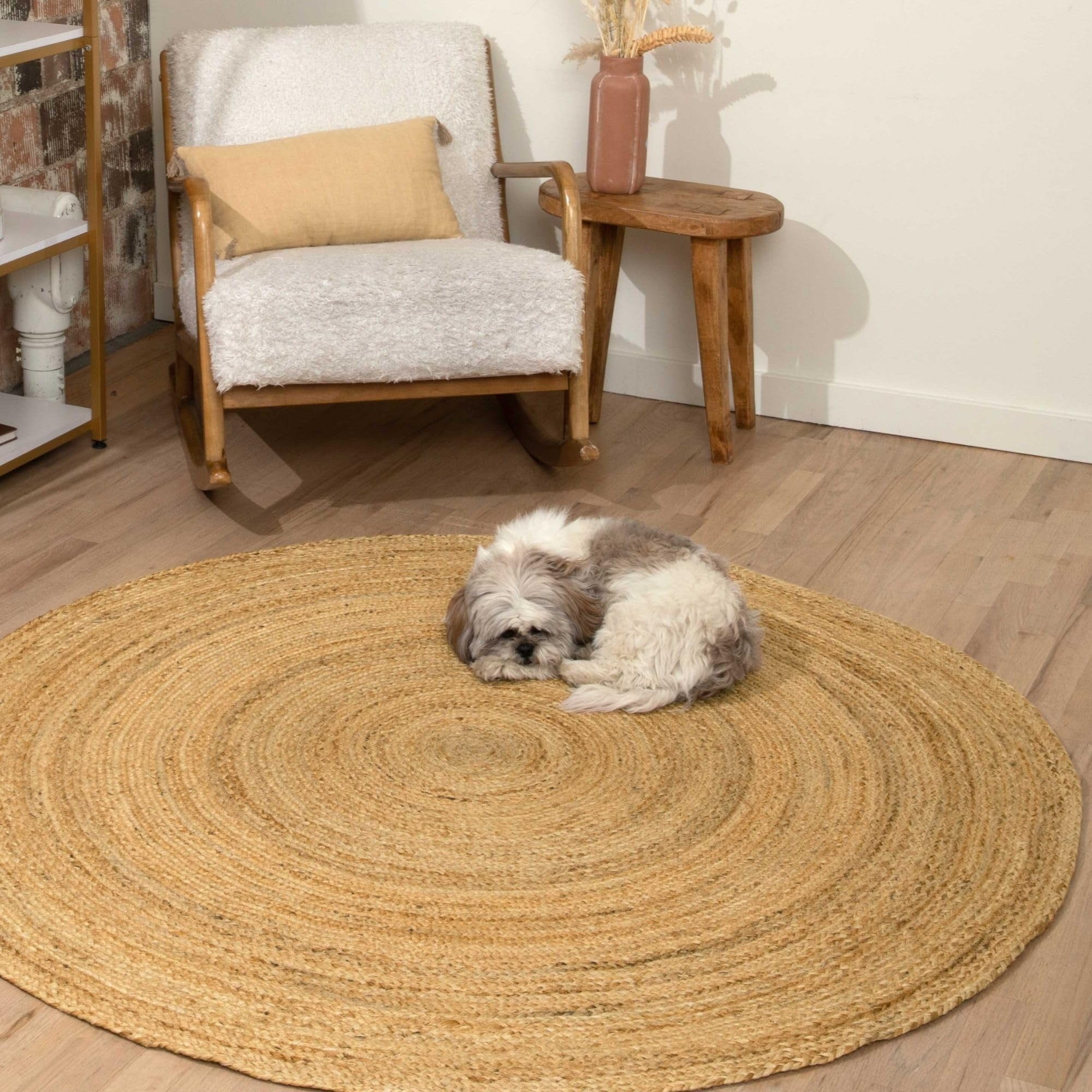 Homespice Circa 5' Round Jute Rug to Embrace Rustic Beauty of Your Home