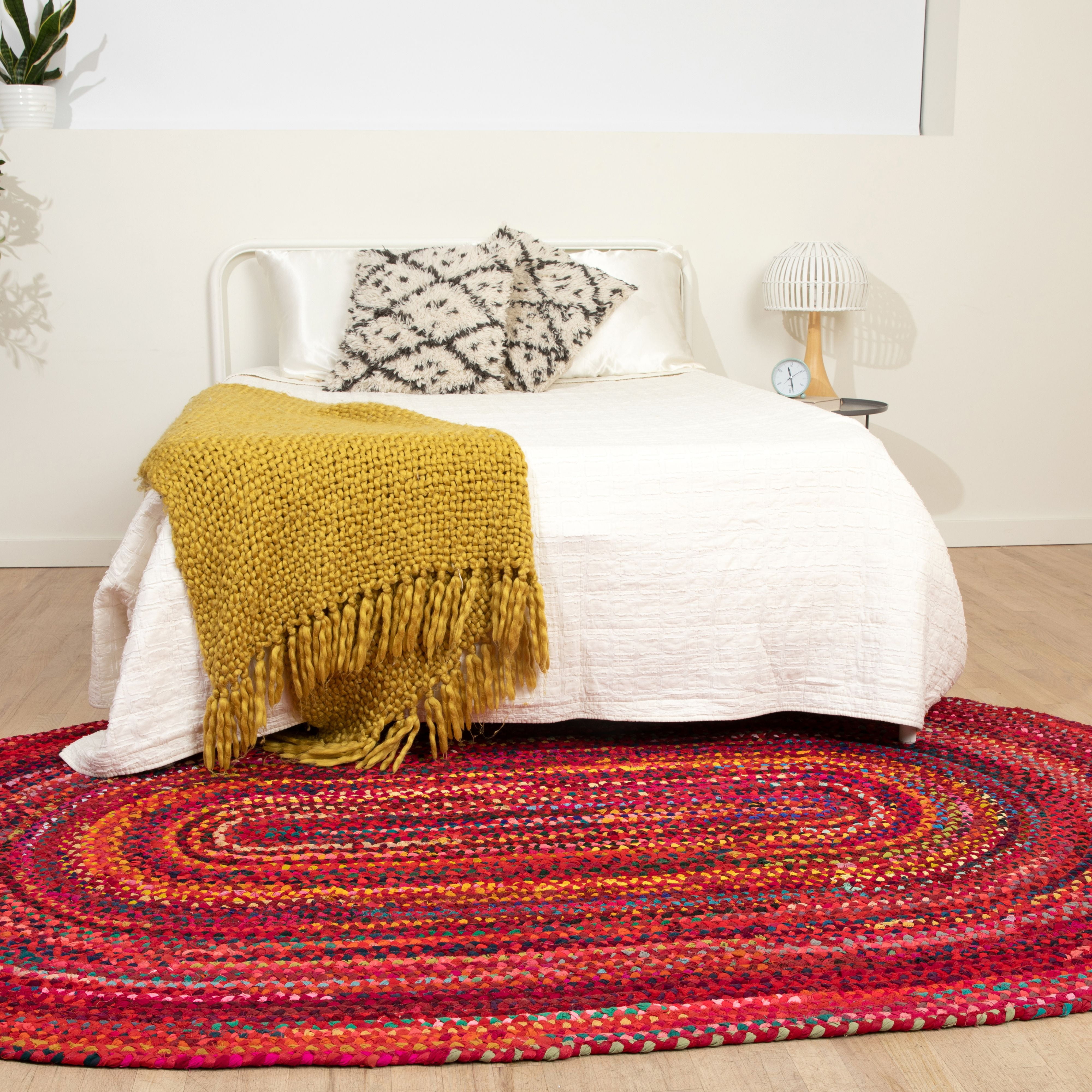 Handmade Red Oval Braided Cotton Chindi Area Rug 6' x 9'