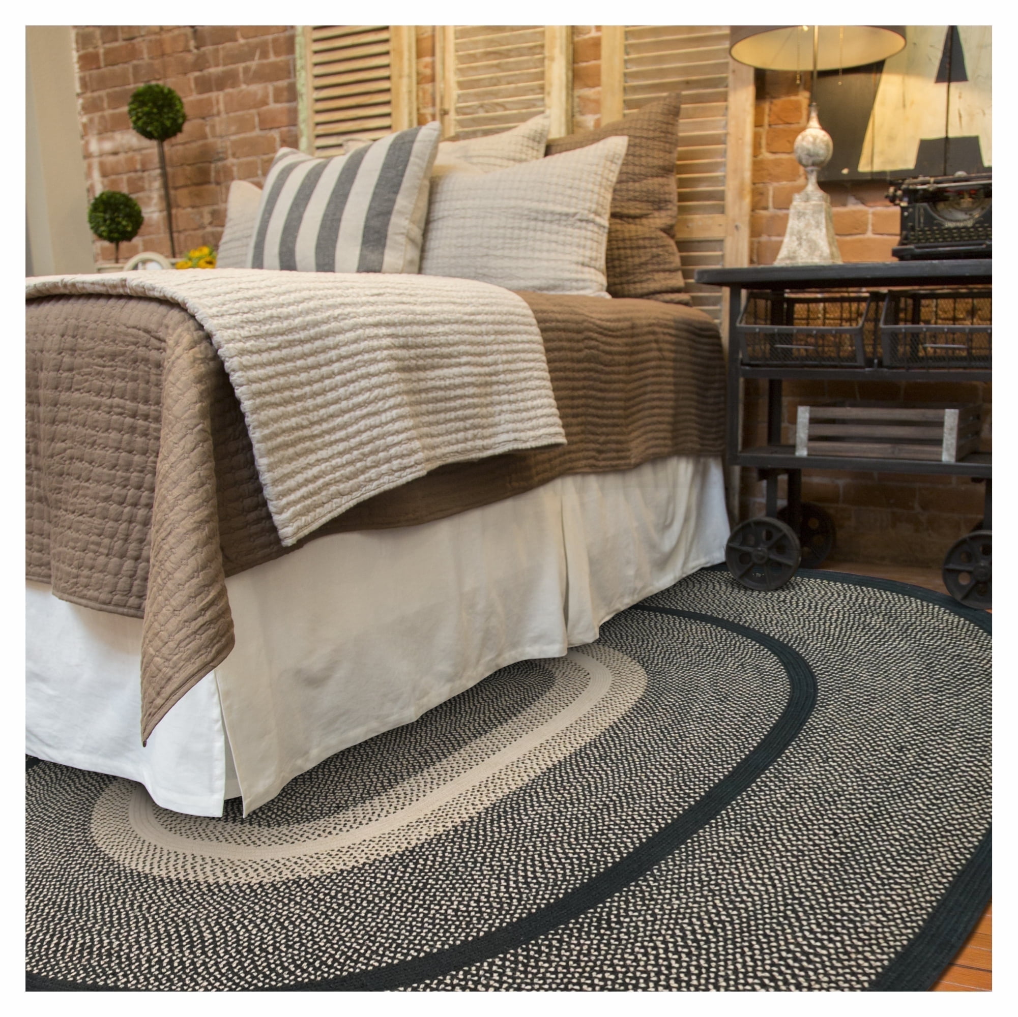 Homespice Manchester Black and Tan Braided Rug 6x9' Oval, Ideal for