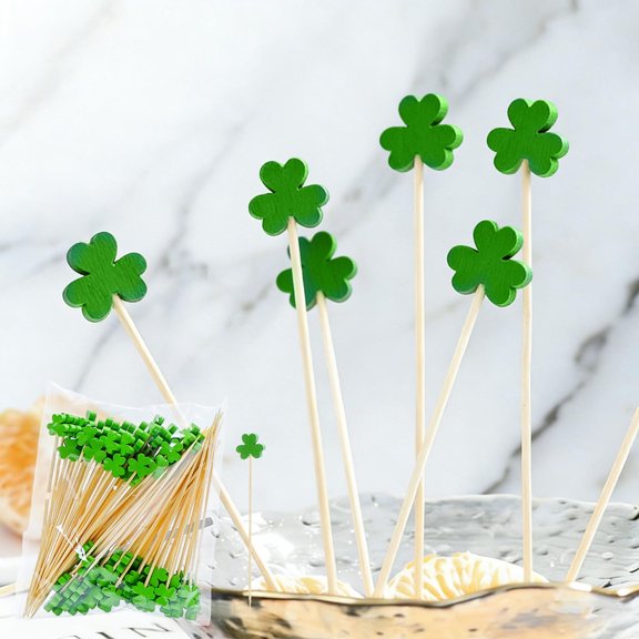 Hometravel Disposable Trefoil Shape Wooden Toothpicks, 100 Piece Customized Cocktail Fruit Skewers for Party, Sandwich Picks for Appetizer, Wedding, Serving