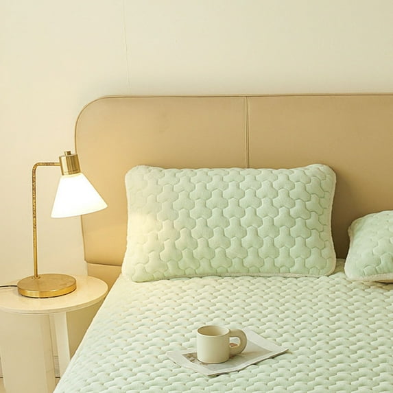 Hometravel Thickened Milk Velvet Pillowcase, Extra Large Warm Pillow Cover for Cold Weather, Soft and Cozy Bedding Pillow Protector, Plush Pillow Case for Bedroom and Guest Room