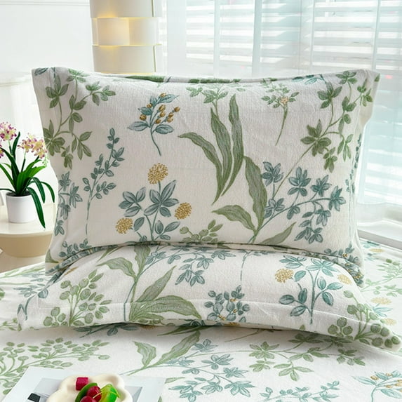 Hometravel Winter Velvet Pillowcase Set, Warm and Thickened Soft Pillow Cover for Cold Weather, Cozy Bedding for Bedroom, Home, Guest Room, 40cm Size