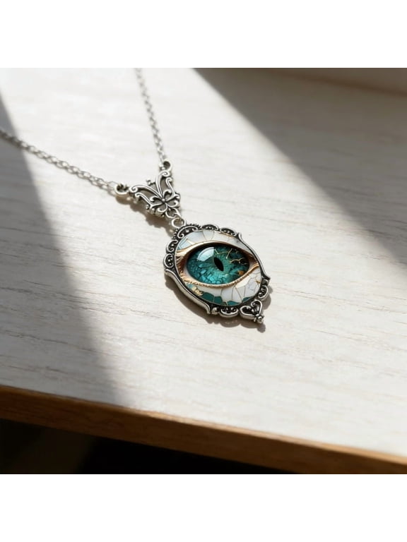 Lulena Vintage Evil Eye Pendant Necklace, Gothic Green 3D Realistic Eye Antique Silver Chain Necklace, Retro Occult Protection Amulet Jewelry for Men Women