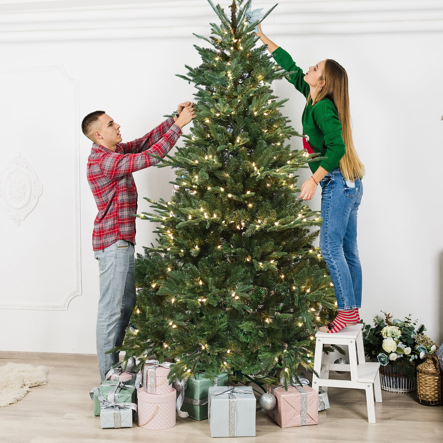 Hommoo 6FT Christmas tree,1763 tips,500 warm white lights,PE+PVC mixed material,Hinge design with metal stand, Green