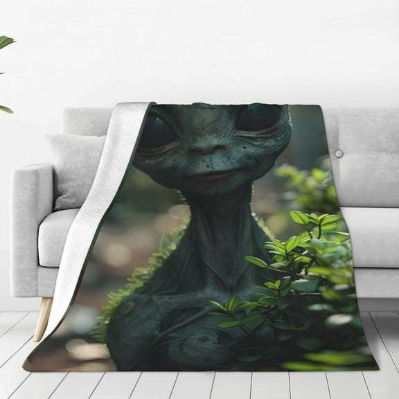 Honeii Cute Saucerman With Big Eyes Print Fleece Blanket - Throw Blanket for Bed, Sofa, Couch, Camping, and Travel , Microplush Ultra Soft Warm Blanket-40"x30"