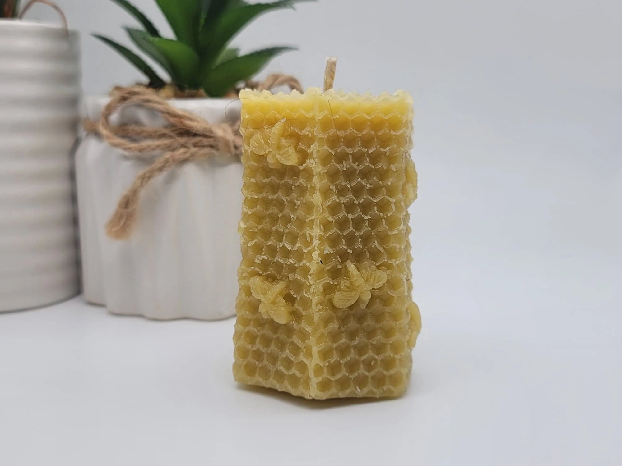Honey Bee Candles Handpoured natural Beeswax 100 Highly Scented
