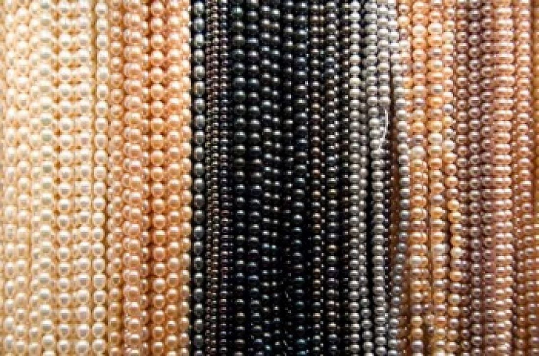 Hong Kong Kansu Jade Market Freshwater pearls Canvas Art - Cindy Miller Hopkins DanitaDelimont (34 x 23)