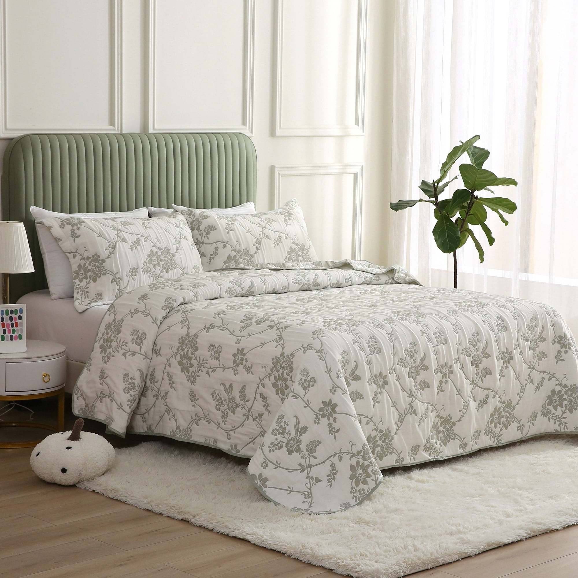 Queen Green Floral Jacquard Embroidered Quilt Set
