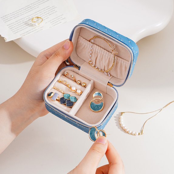 HongHeng Small Travel Jewelry Case, To Go Portable Jewelry Box, Travel Jewelry Organizer,Portable Jewellery Storage Holder for Rings Earrings Necklace, Gifts for Girls Women