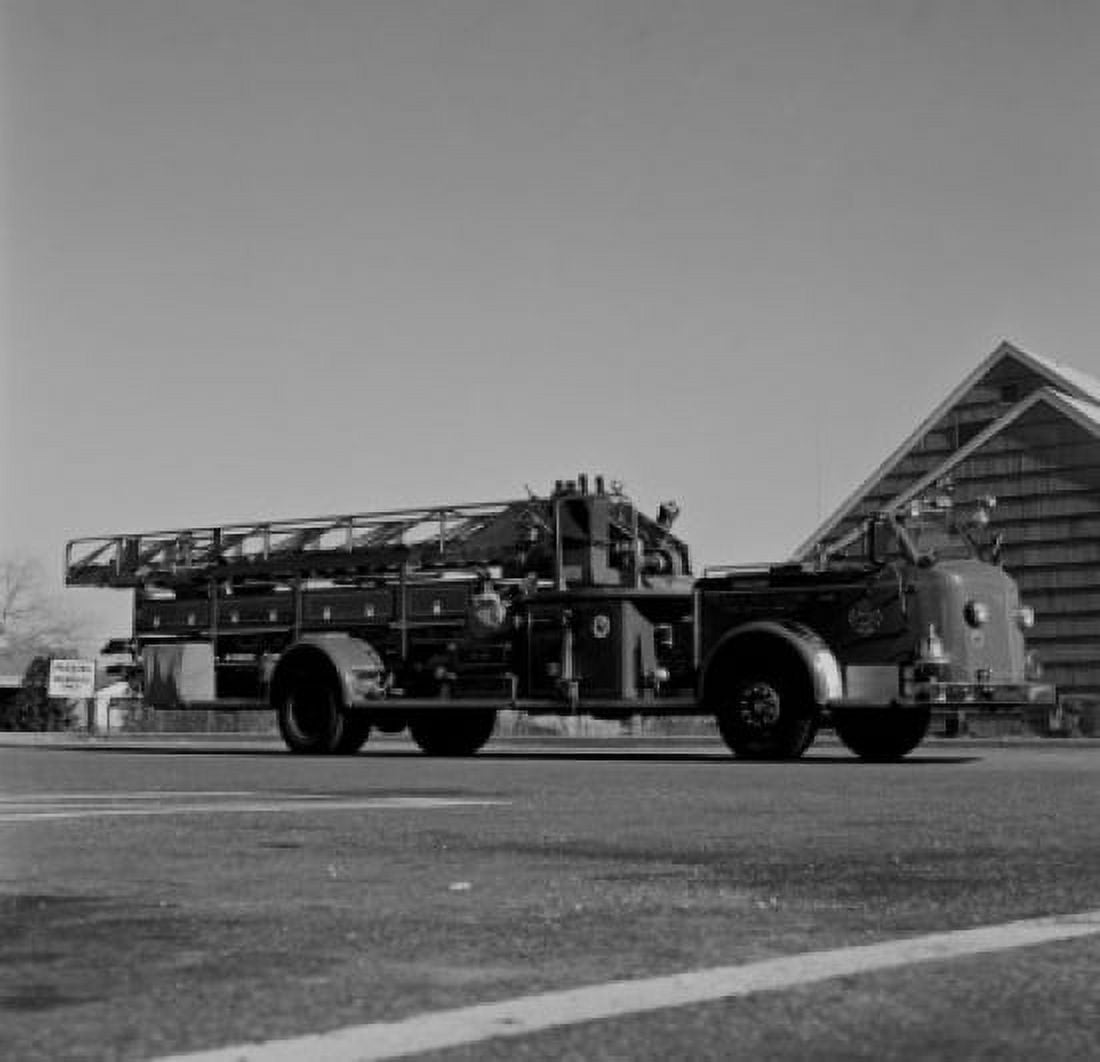 Hook and Ladder truck Canvas Art - (18 x 24)