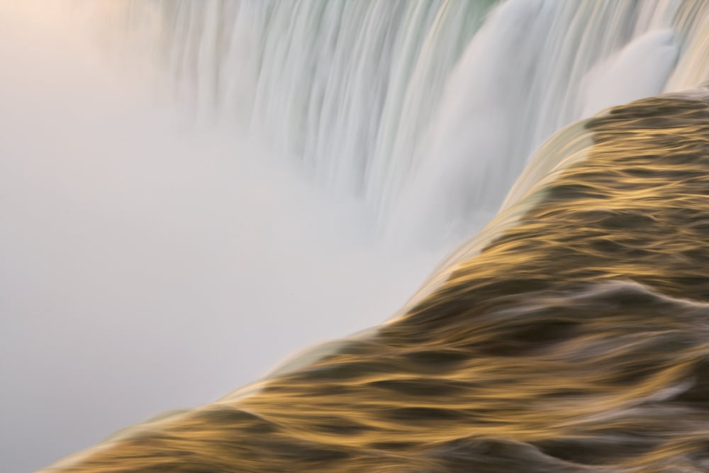 Horseshoe Falls Niagara Falls Ontario Canada Canvas Art - Darwin Wiggett Design Pics (17 x 11)
