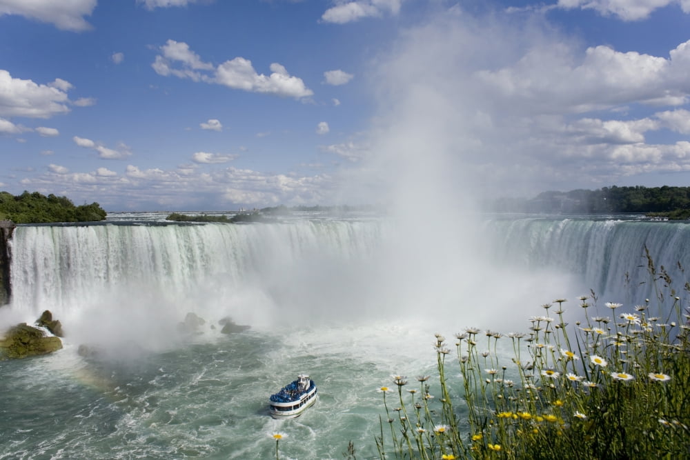 Horseshoe Falls With Maid Of The Mist Boat Niagara Falls Ontario Canada Canvas Art - Peter Mintz Design Pics (18 x 12)