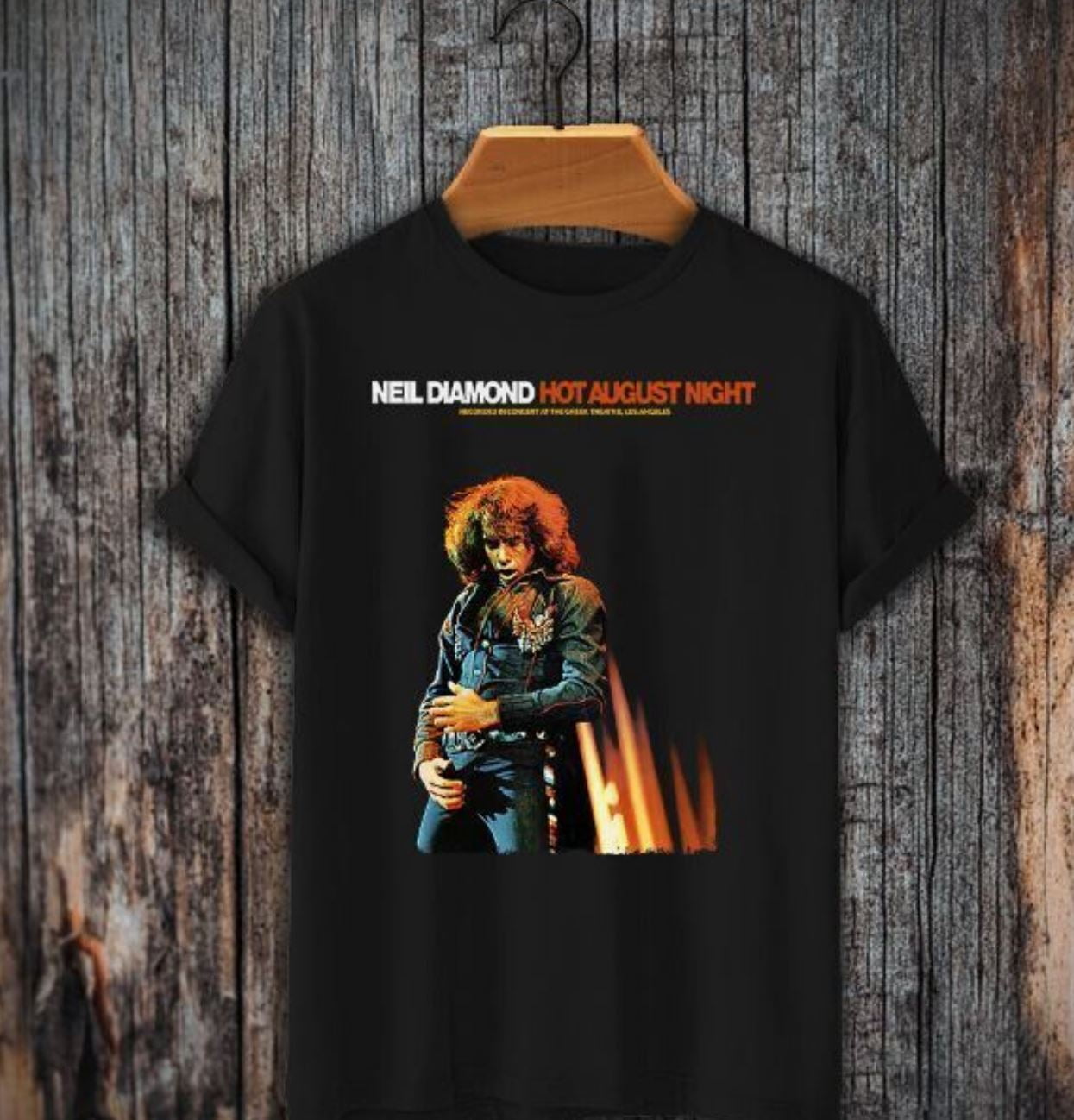 T-shirt Neil Diamond Hot August Night - Multicolore - Taille Personnalisable - Neuf étiqueté