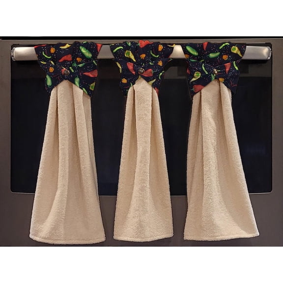Hot Peppers Wraparound Snap Hanging Towels (Set of 2) by Penny's Needful Things (Terrycloth Color: Off White)