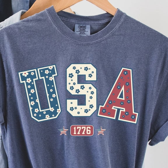 Hot Trending T-Shirt With Qunhshirt 4Th Of July Shirt, Women'S 4Th Of July Shirt, Fourth Of July, Floral, Flowers, Patriotic, Red White & Blue, Independence Day Design Preview Only