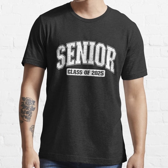 Hot Trending T-Shirt With Senior 2025 Graduation Class Of 2025 Senior 2025 Gear Vintage Design Preview Only