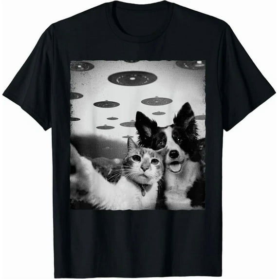 Hot Trending Tee With Cat And Dog Selfie With Alien Ufo Gift Unisex T-Shirt