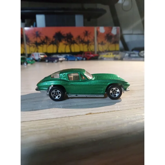 Hot Wheels '63 Split Window Coupe Corvette 1:64 Malaysia Green