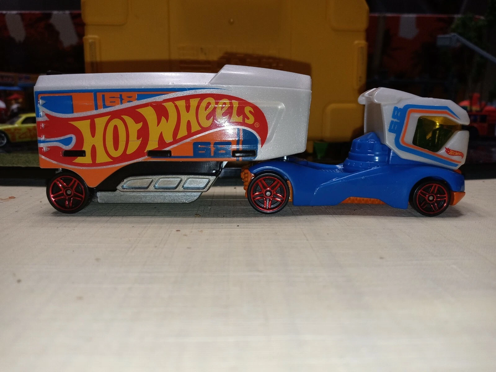 Hot Wheels Aero Blast Track Truck Opening Trailer Gate