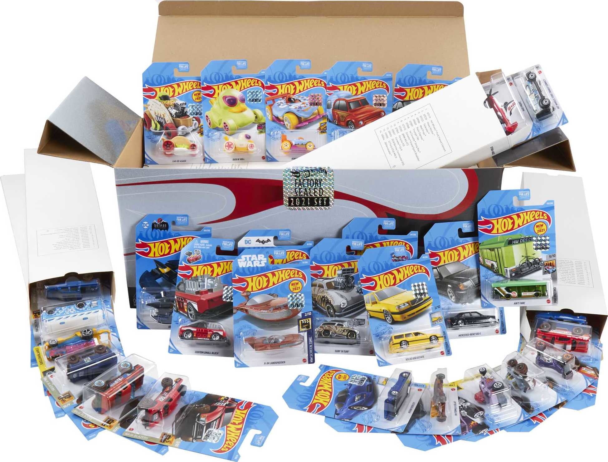 Cartelas (3) com conjunto Hot wheels skateboard e tenis. Inclui carrinho  1/64 em diecast.