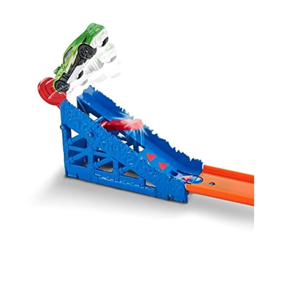 Hot Wheels Portable Vehicle Playset with Launcher and Carry Case