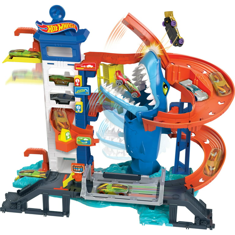 Attacking Scale Car City Toy Playset in Wheels Hot with 1 1:64 Escape Shark