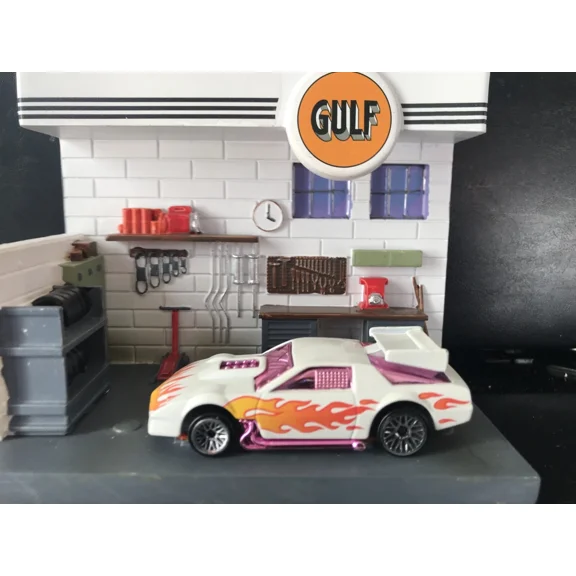 Hot Wheels Collectors #599 White w/ Flames Camaro Wind 1985