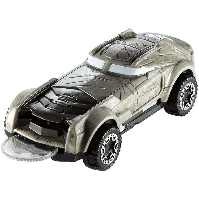 Hot Wheels DC Universe Armored Batman Deluxe Vehicle 