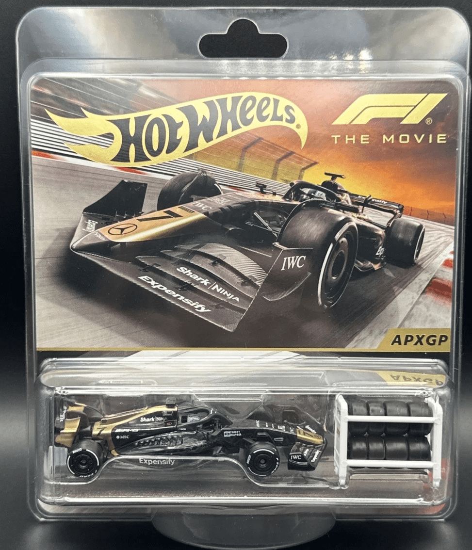 Hot Wheels F1 The Movie APXGP Diecast Car, Black with Gold Livery, 1:64 Scale, Real Riders, Three Sets of Tires with Storage Rack