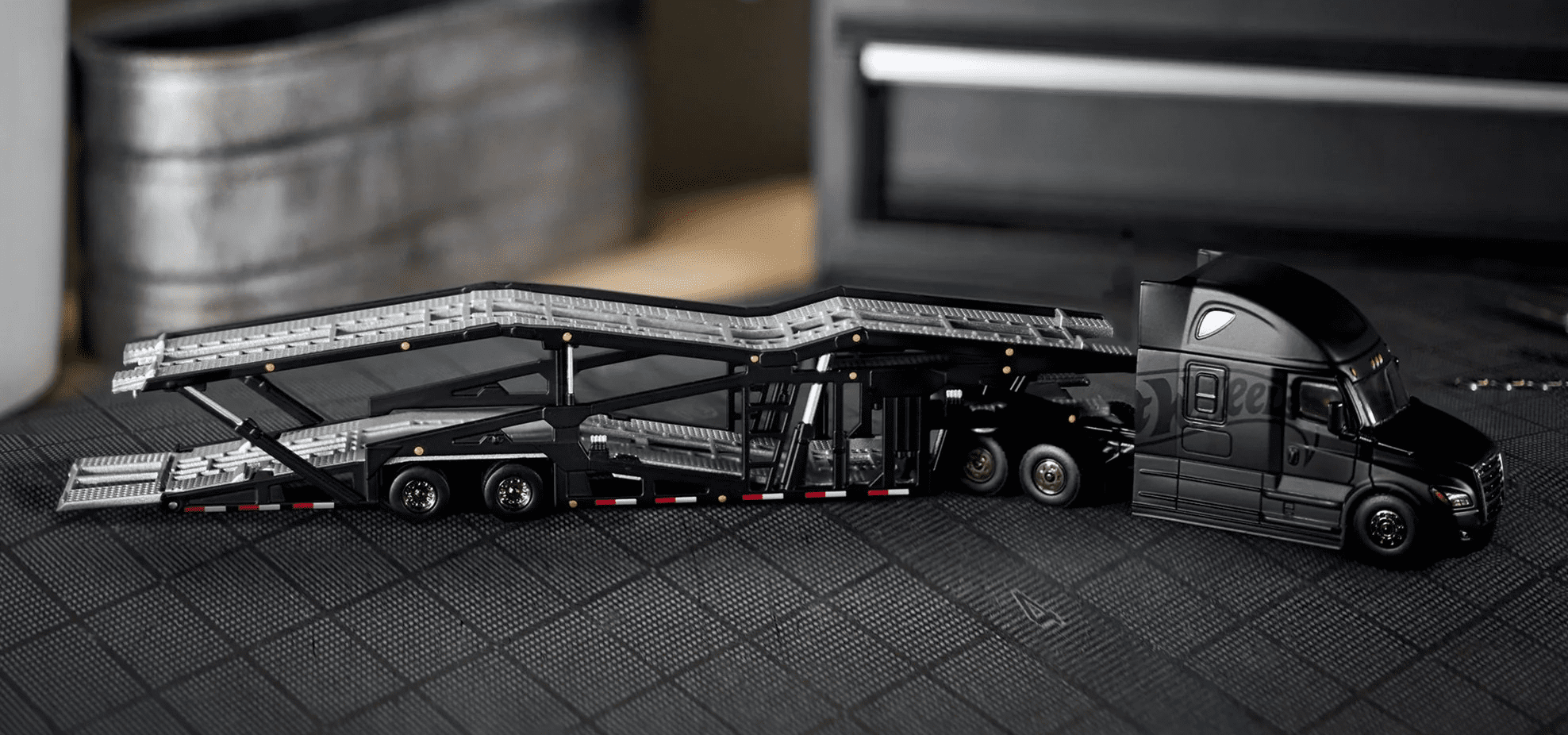 Hot Wheels Freightliner Cascadia Collectors Elite 64