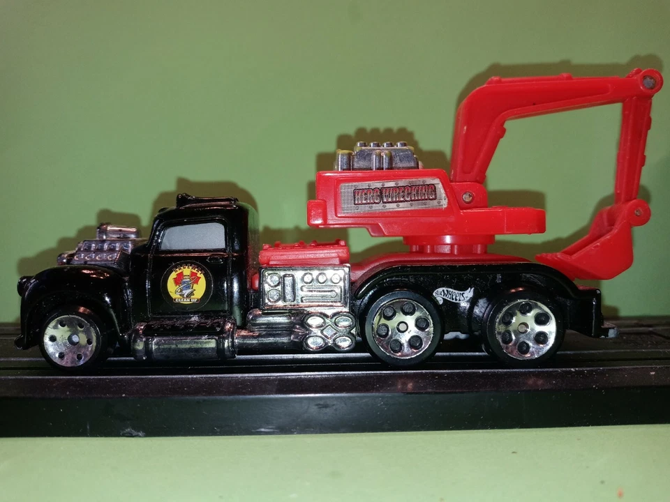 Hot Wheels HERG WRECKING RACEWAY CLEANUP TRUCK