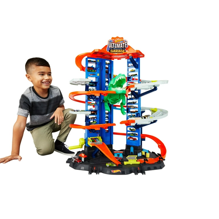 Hot Wheels Super City Big Play Set: Ultimate Garage with 2