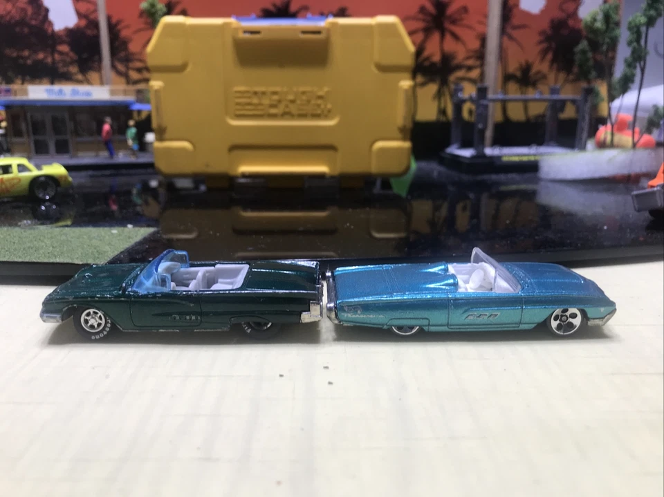 Hot Wheels Johnny Lightning 2 Car Lot Thunderbirds 1-64