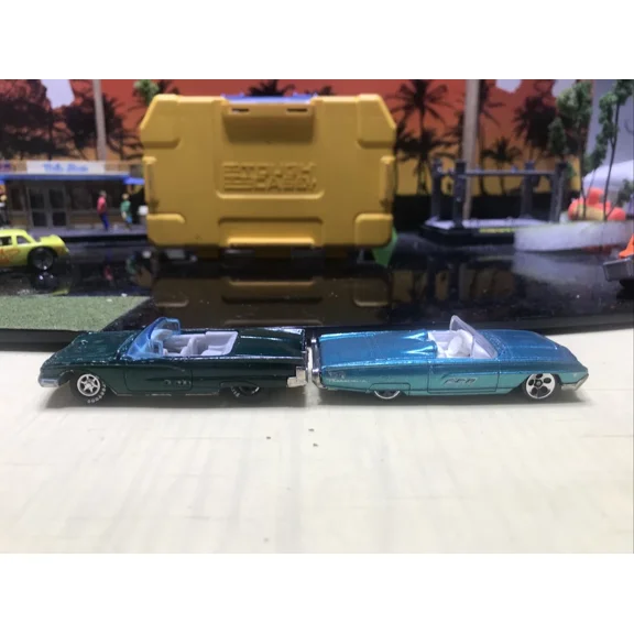 Hot Wheels Johnny Lightning 2 Car Lot Thunderbirds 1-64