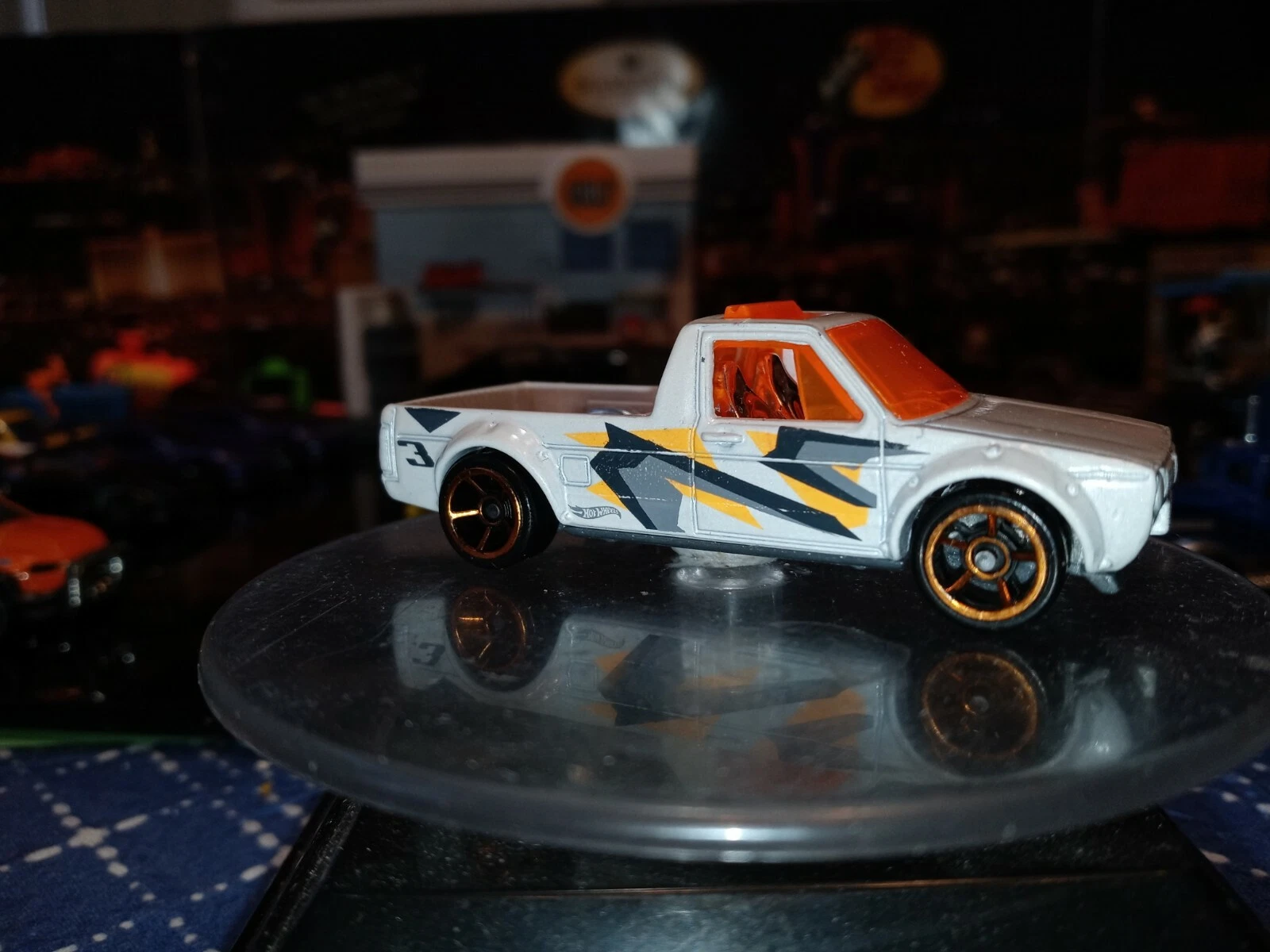 Hot Wheels Loose Exclusive White VW Volkswagen Caddy / VW Squareback. 2 car Lt