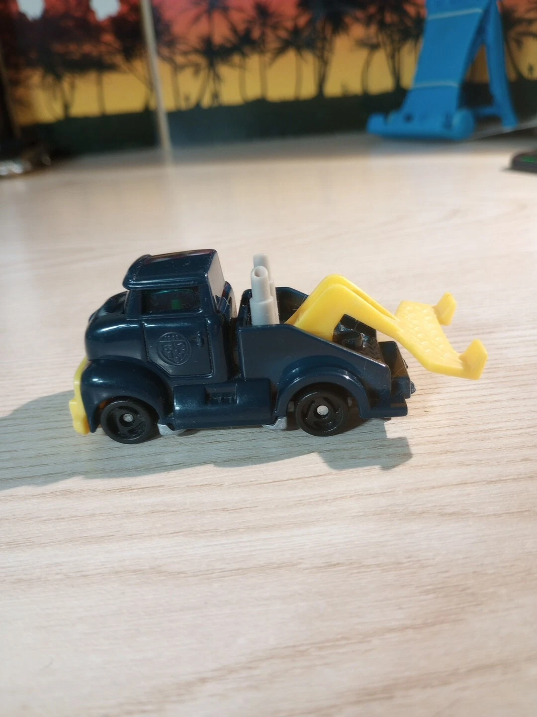 Hot Wheels McDonalds 1994 Tow Truck Blue Yellow Plastic Happy Meal Toy