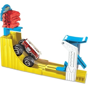 Hot Wheels Monster Trucks Big Air Breakout Play Set, 5 pcs