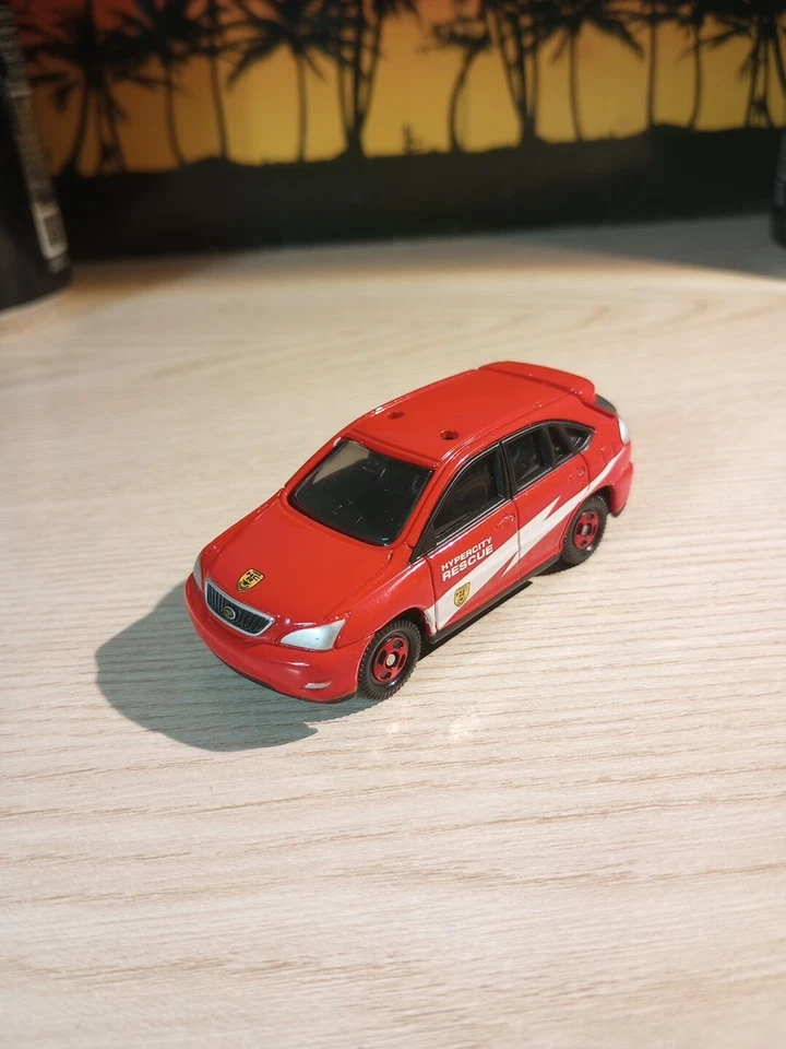 Tomica Toyota Harrier 2004 Release 1:63 Die Cast Vietnam Red Opening Hatch...