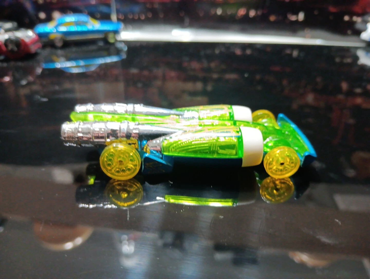 Hot Wheels Salt Shaker Silver & Green Diecast Collectible Car Mattel 2014
