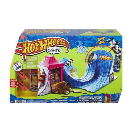 Hot Wheels Skate Amusement Park Playset with 1 Tony Hawk Fingerboard & Pair of Skate Shoes, 10 in