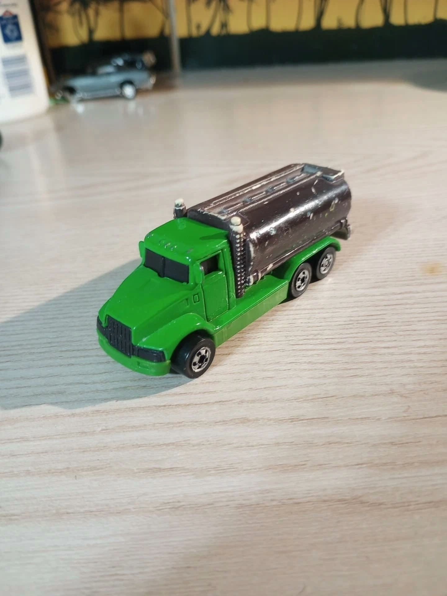 Hot Wheels Tank