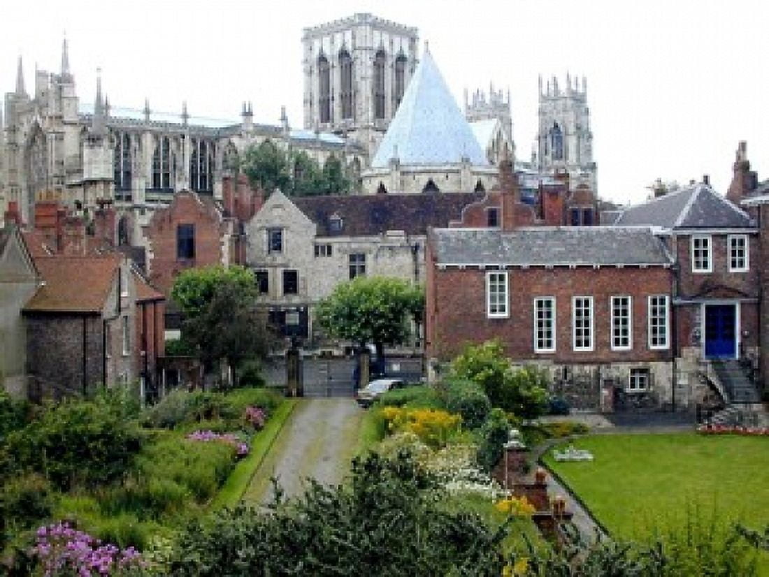 Houses and Cathedral in Bath England Canvas Art - Micah Wright DanitaDelimont (32 x 24)