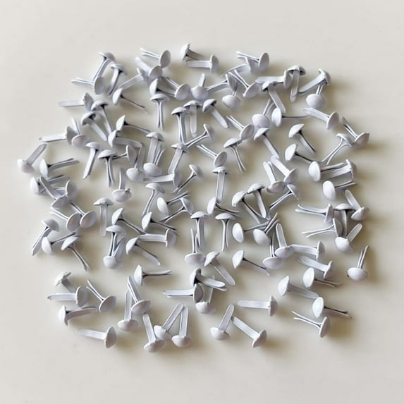 Hovmgk 100 PCS White Mini Brads, Round Paper Fasteners for Scrapbooking, DIY Art & Crafts, Sturdy Metal Paper Fasteners for Card Making & Photo Projects, Ideal for Paper Crafts