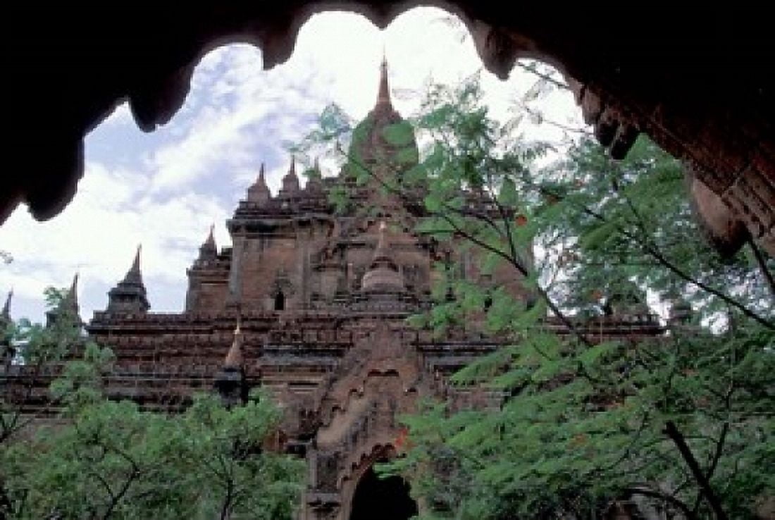 Htilominlo Pahto Myanmar Canvas Art - Keren Su DanitaDelimont (18 x 12)