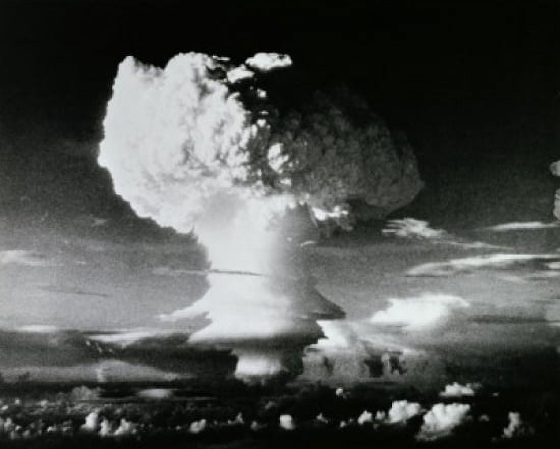 Hydrogen bomb explosion Marshall Islands Operation Ivy 1952 Canvas Art - (18 x 24)
