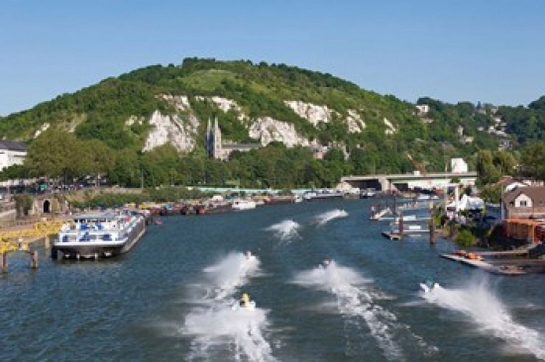 Hydroplane Tace Seine River Canvas Art - Walter Bibikow DanitaDelimont (28 x 19)