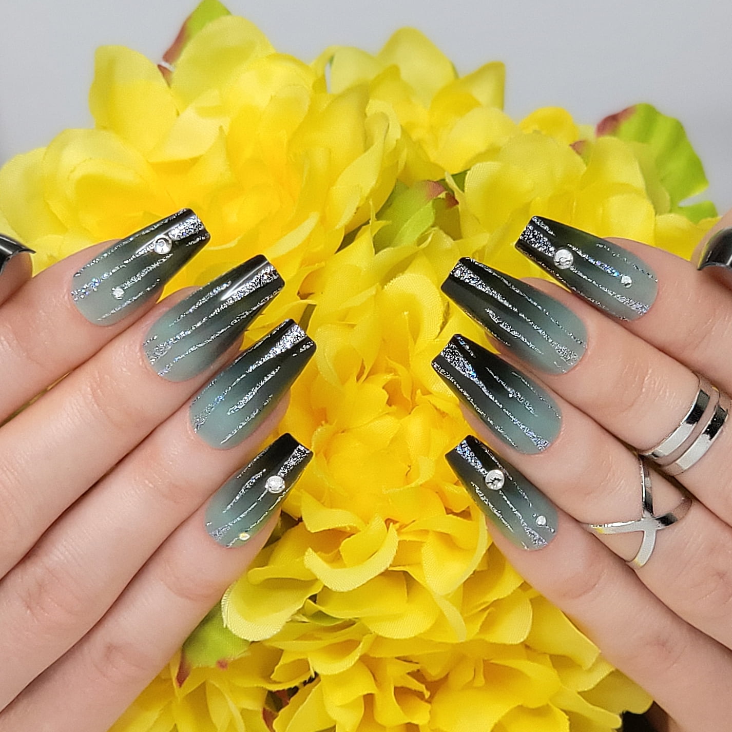 Gorgeous yet fun nail designs that will look amazing for summer vacay!
